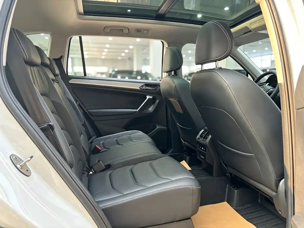 Volkswagen Tiguan L — миниатюра 7