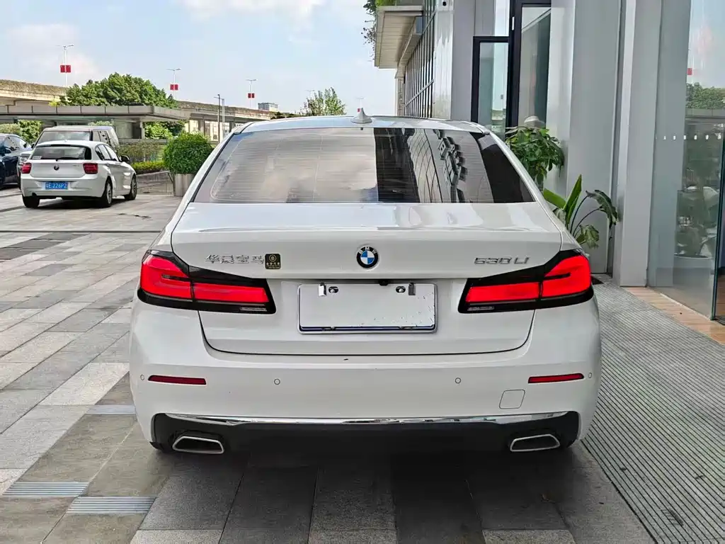 BMW 5 Series — миниатюра 20