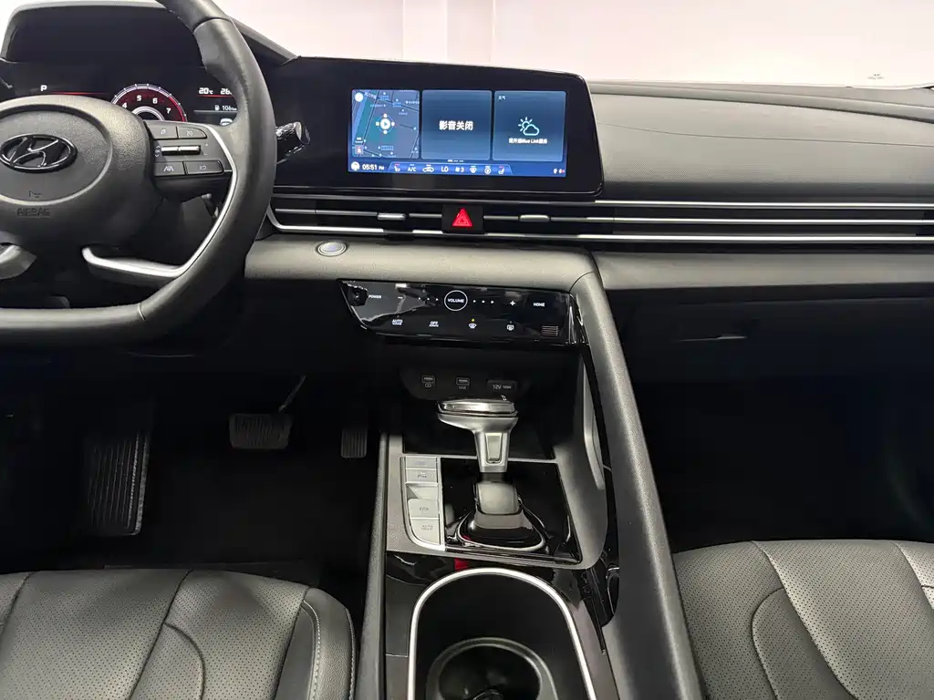 Hyundai Elantra — миниатюра 9