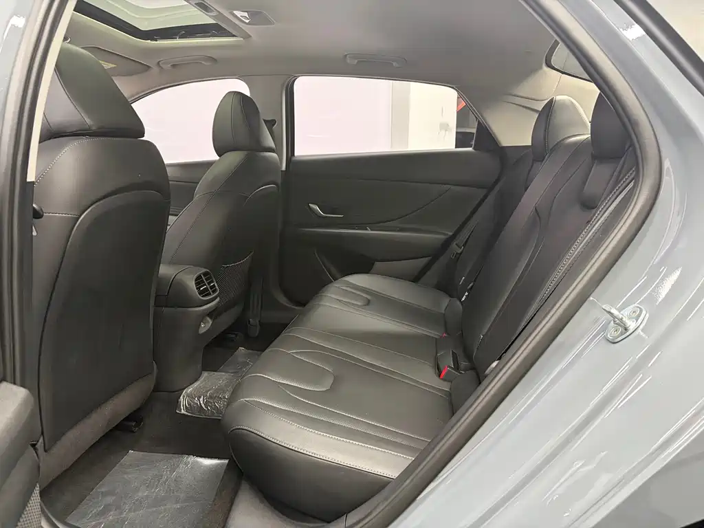 Hyundai Elantra — миниатюра 16