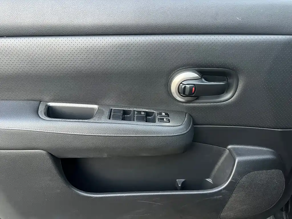 Nissan Tiida — миниатюра 15