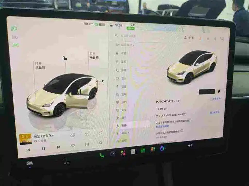 Tesla Model Y — миниатюра 2
