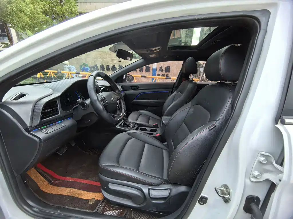 Hyundai Elantra — миниатюра 7