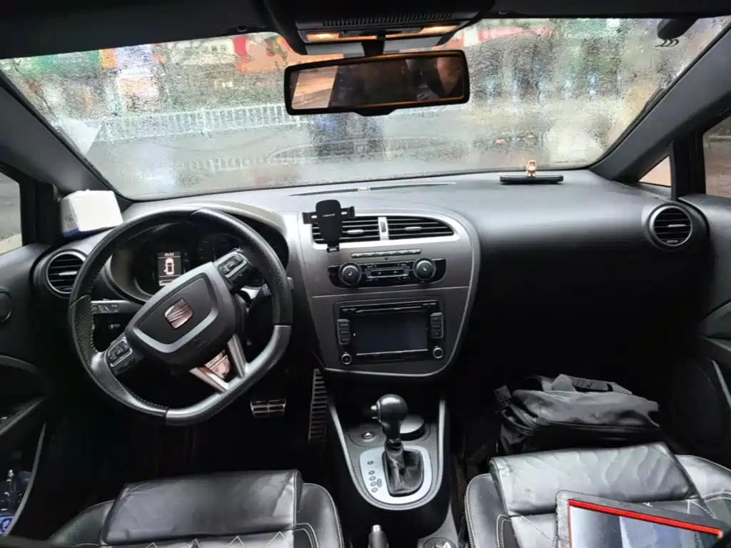 SEAT Leon — миниатюра 10