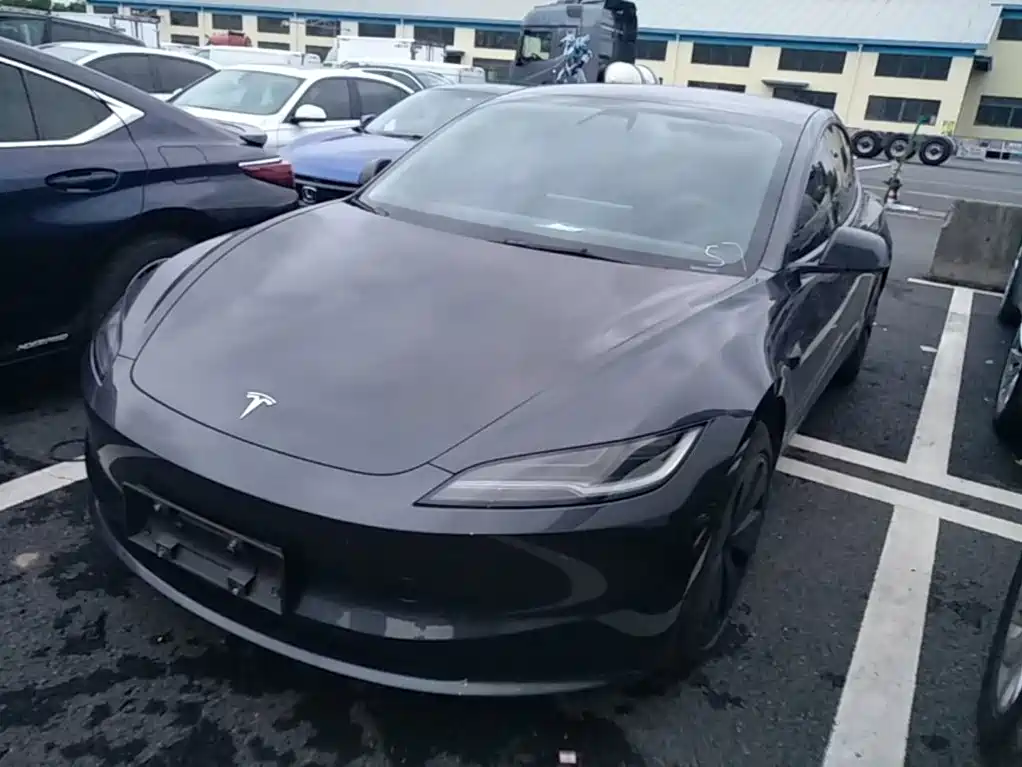 Tesla Model 3 — миниатюра 2