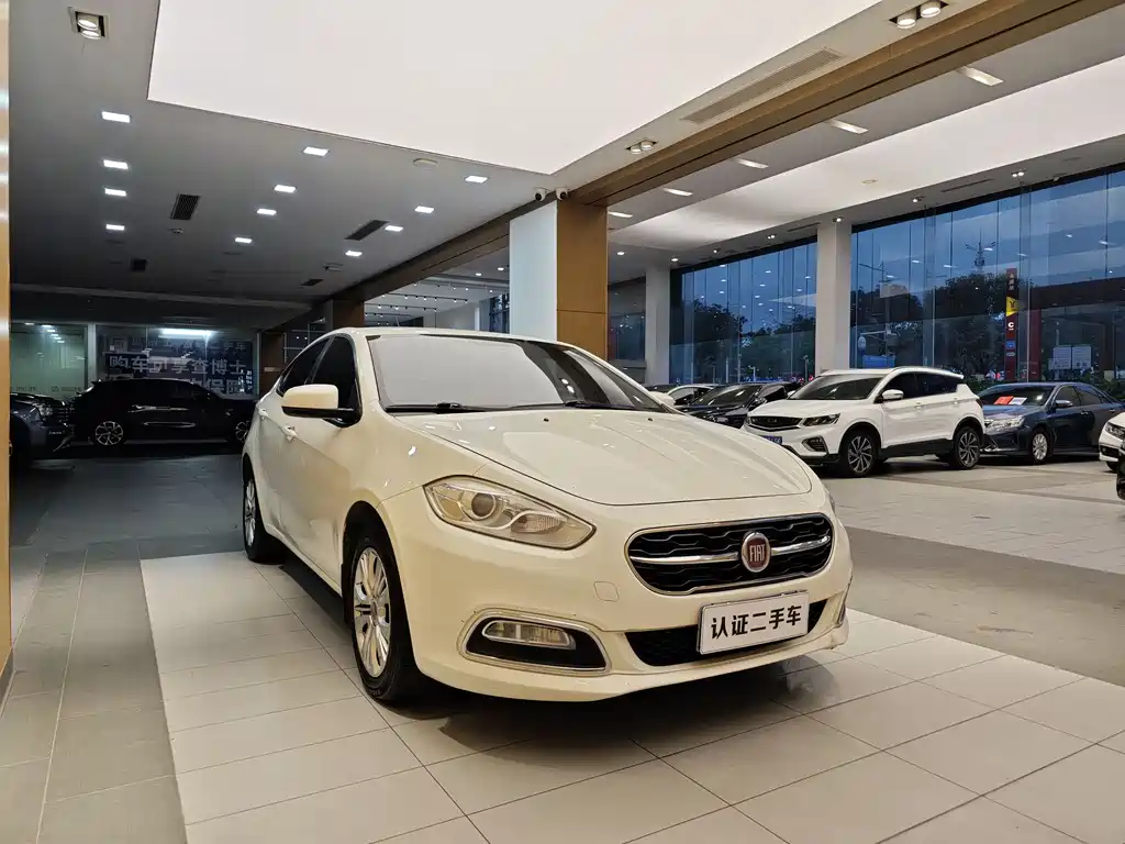 Fiat Viaggio 2015 1.4T AT Enjoy