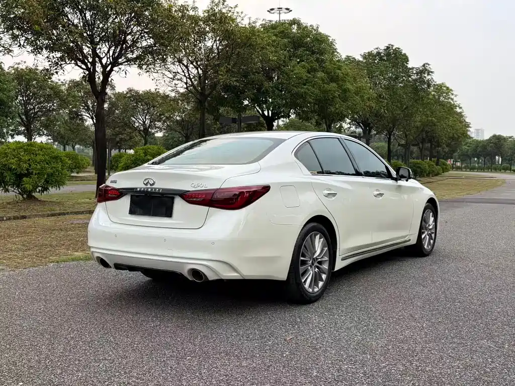 Infiniti Q50L — миниатюра 5