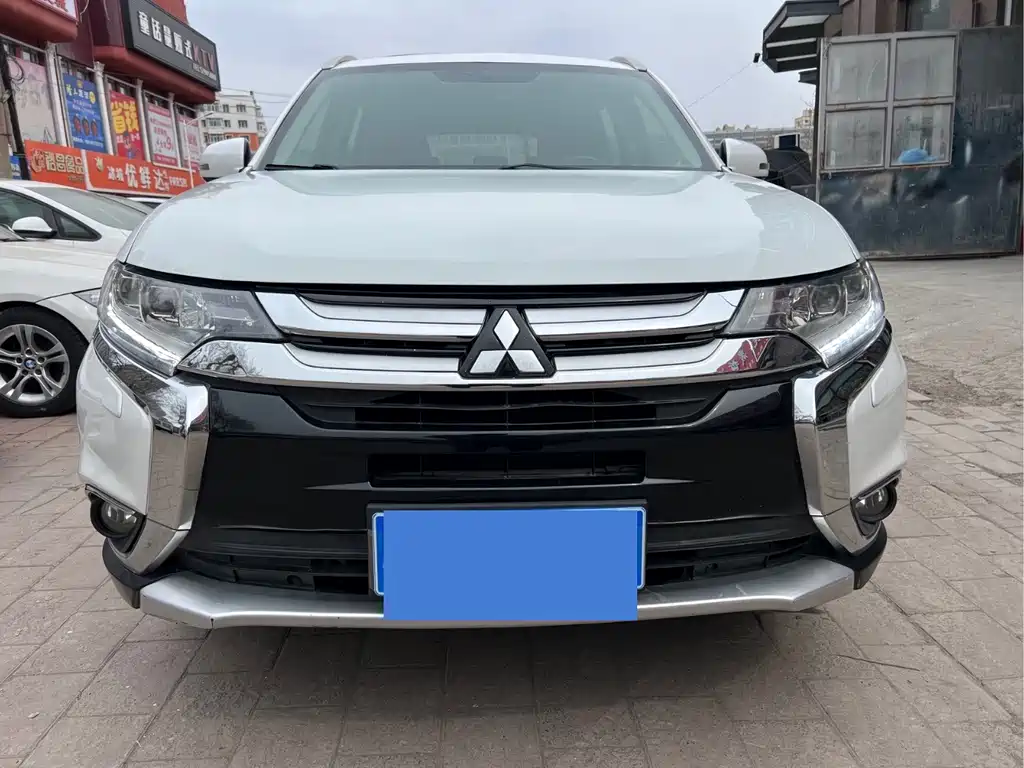 Mitsubishi Outlander — миниатюра 2