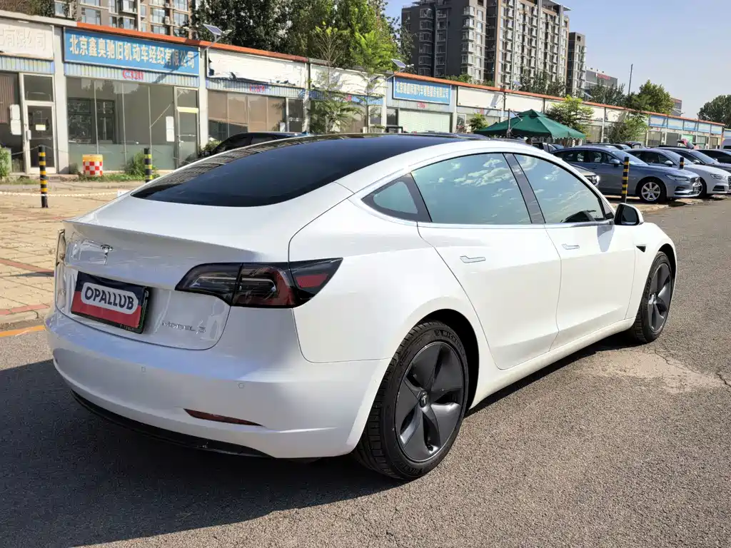 Tesla Model 3 — миниатюра 6