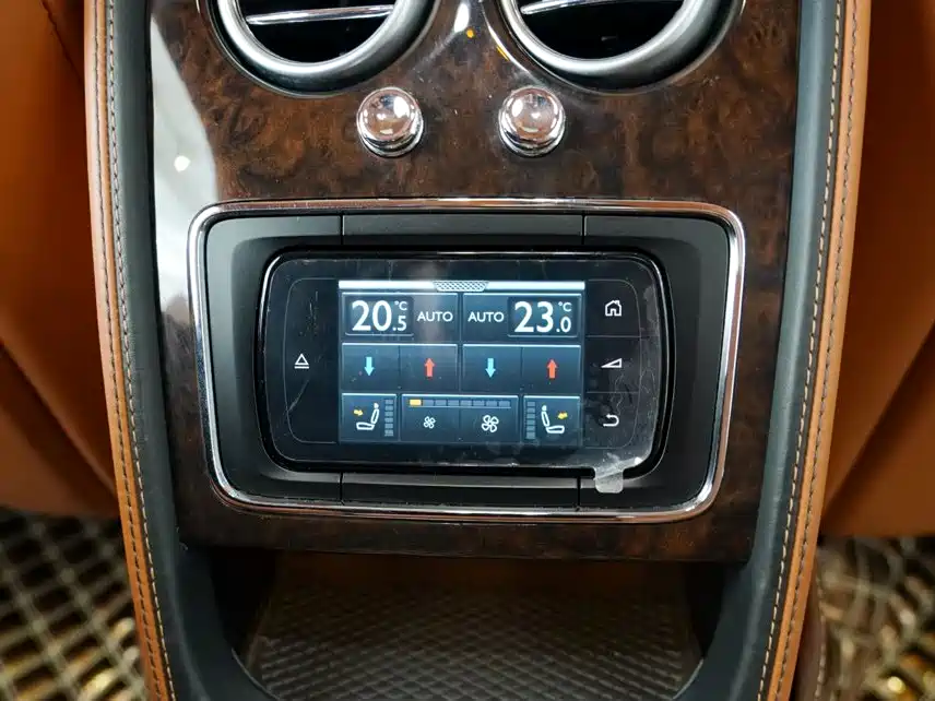 Bentley Flying Spur — миниатюра 12