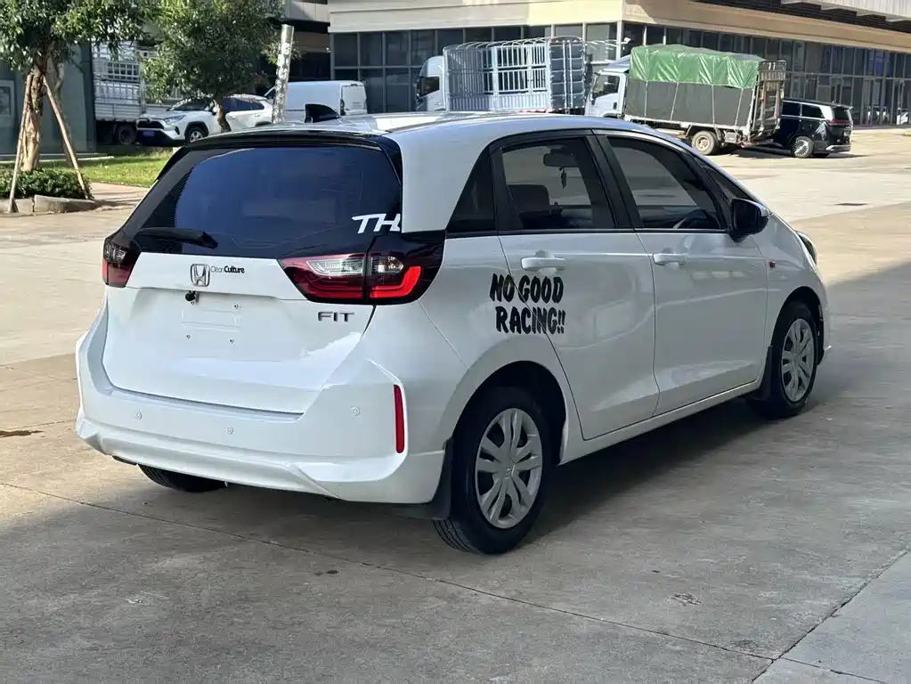 Honda Fit — миниатюра 8