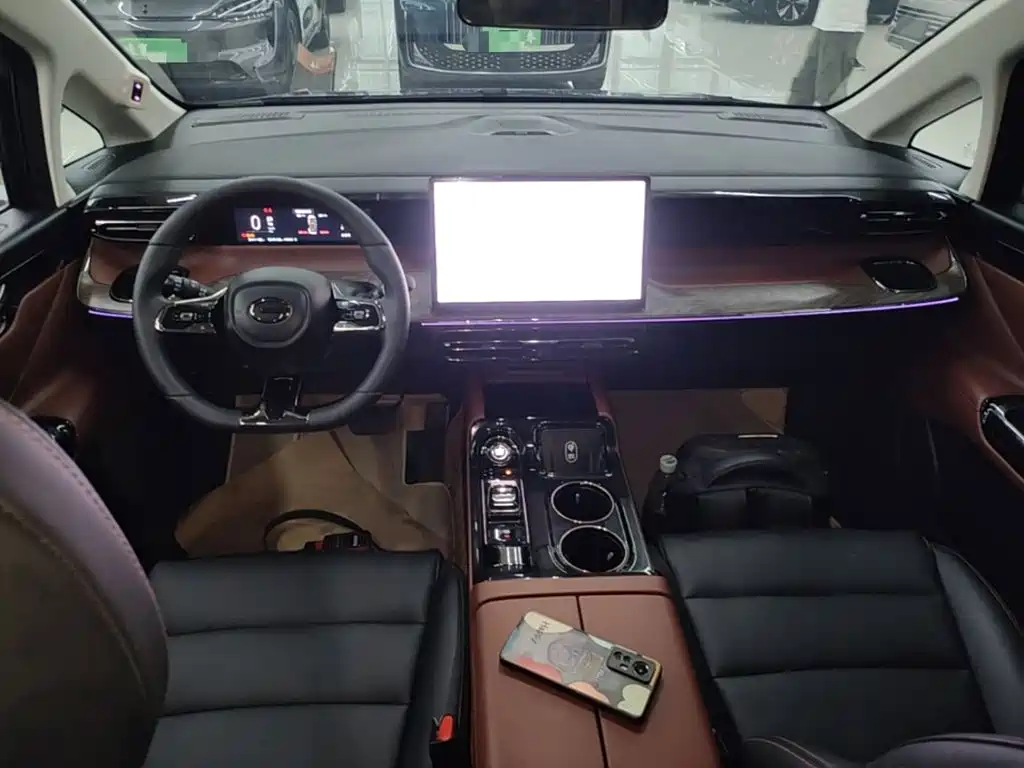 GAC Motor Trumpchi E8 PHEV — миниатюра 10