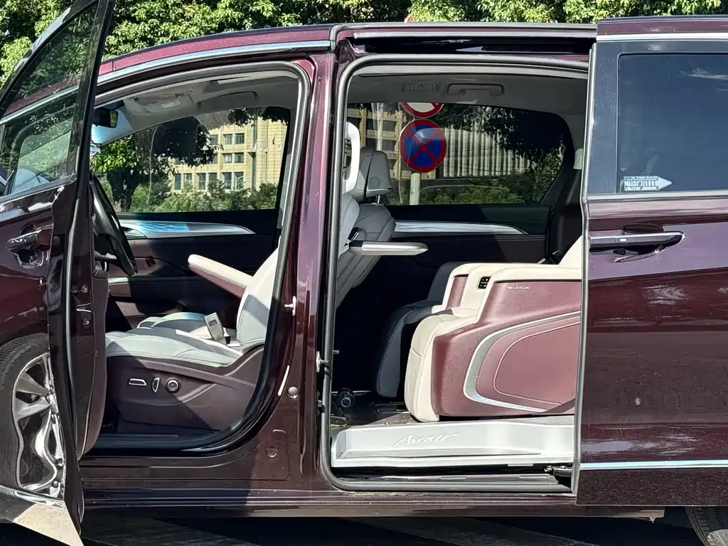 Buick GL8 — миниатюра 13