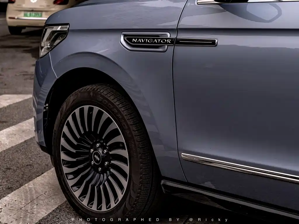 Lincoln Navigator — миниатюра 16