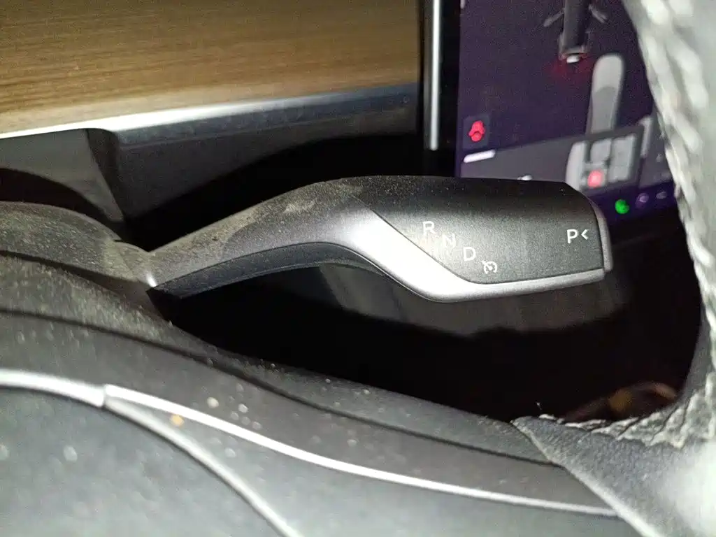 Tesla Model 3 — миниатюра 10