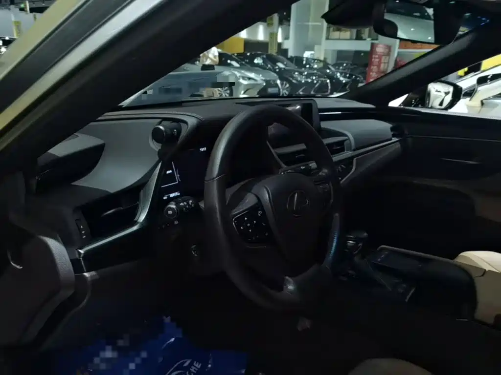 Lexus ES — миниатюра 10