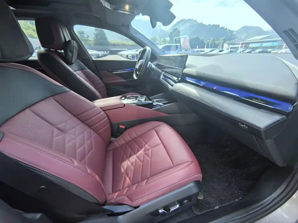 BMW 5 Series — миниатюра 6