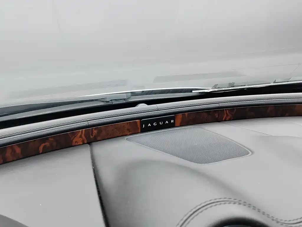 Jaguar XJ — миниатюра 13
