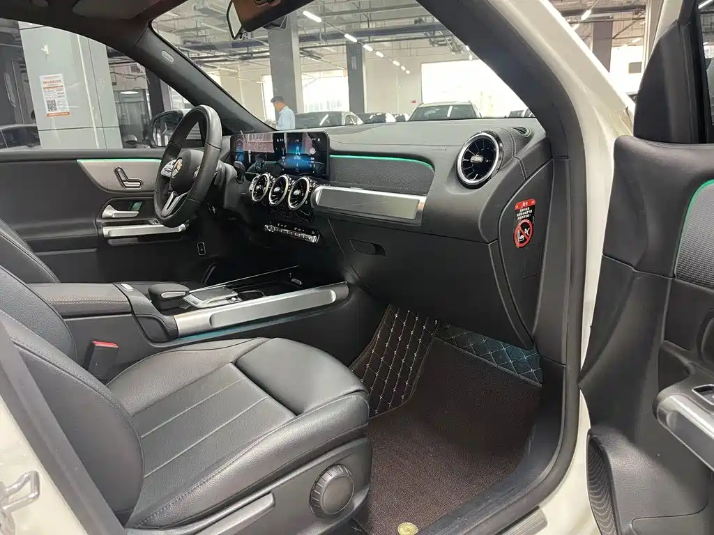 Mercedes-Benz GLB — миниатюра 11