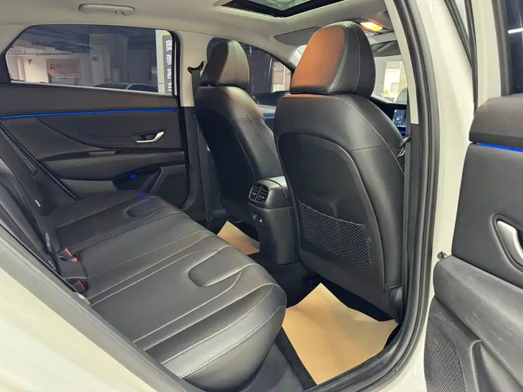 Hyundai Elantra — миниатюра 10