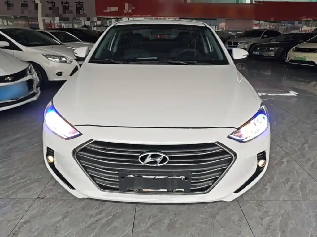 Hyundai Elantra — миниатюра 3