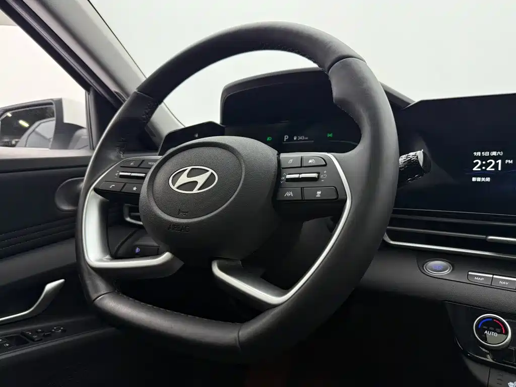 Hyundai Elantra — миниатюра 19