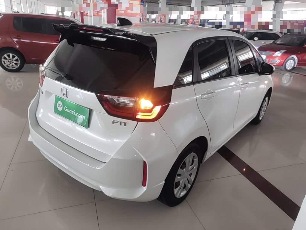 Honda Fit 1.5 л 2024 г. Белый, пробег 35700 км