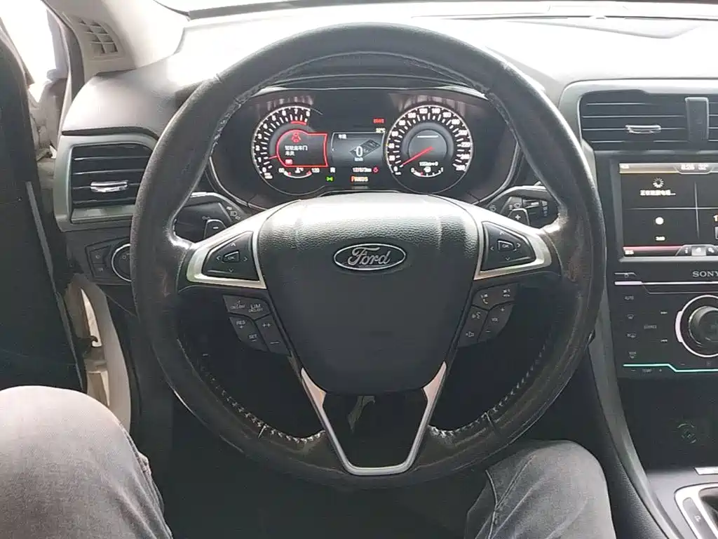 Ford Mondeo — миниатюра 11