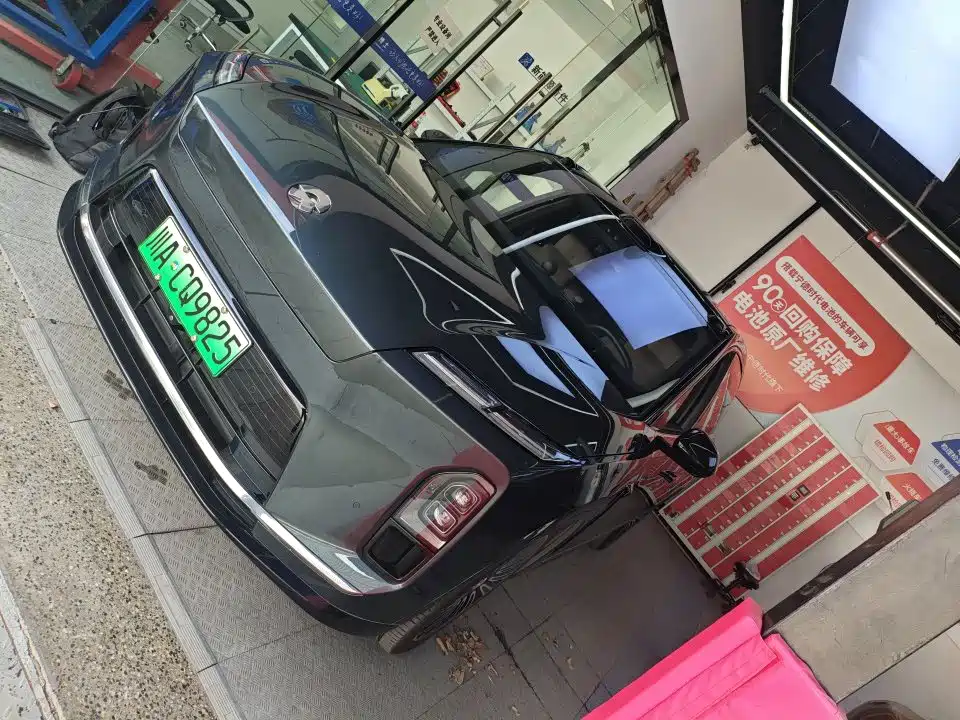 NIO ES8
