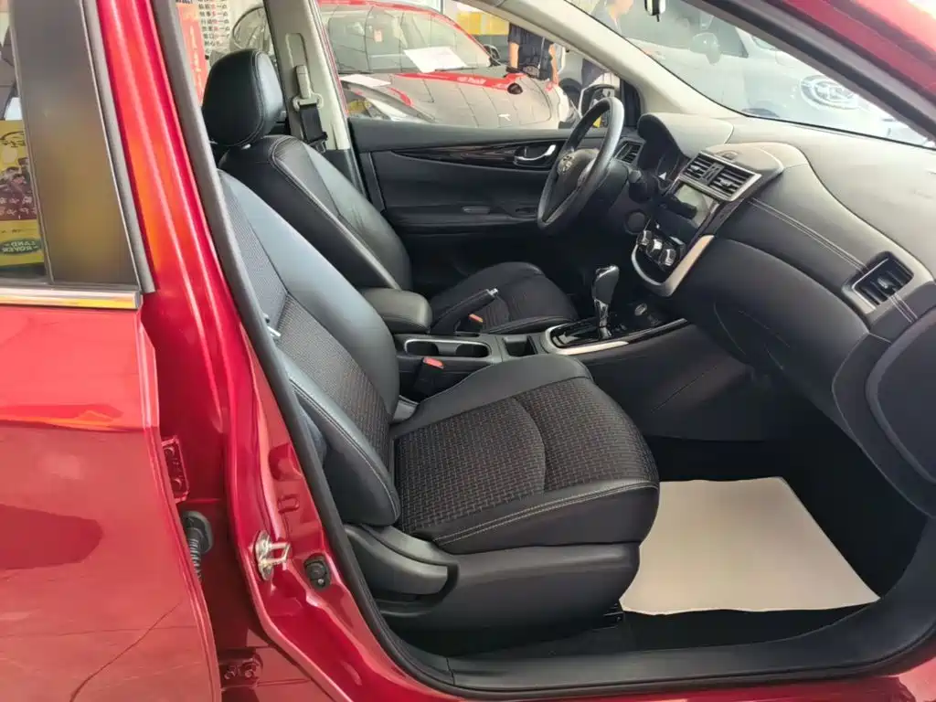 Nissan Tiida — миниатюра 25