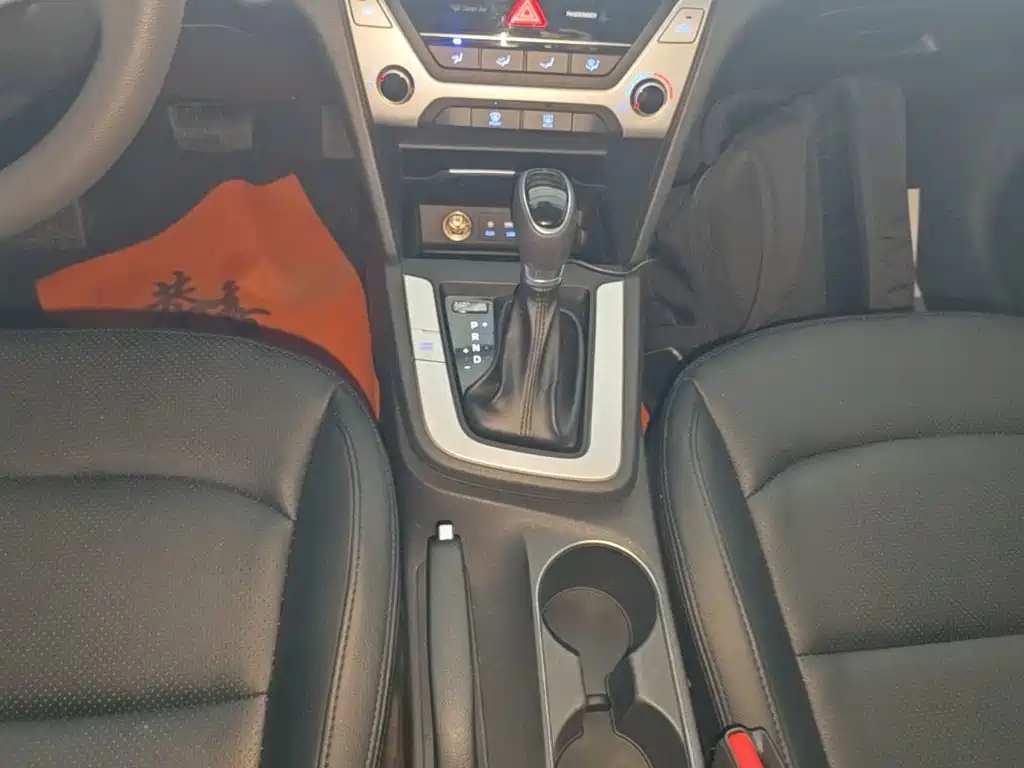 Hyundai Elantra — миниатюра 14