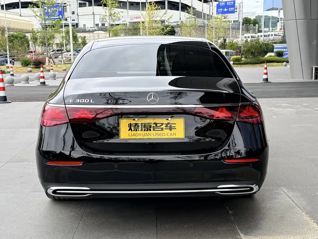 Mercedes-Benz E-Class — миниатюра 6
