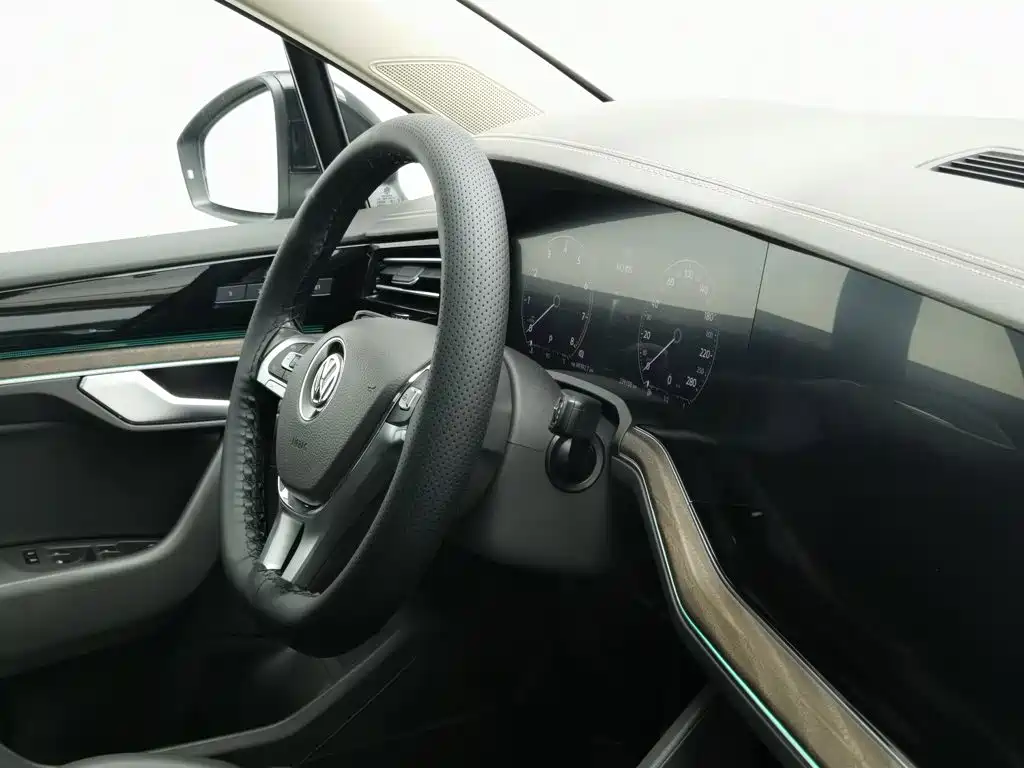 Volkswagen Touareg — миниатюра 22