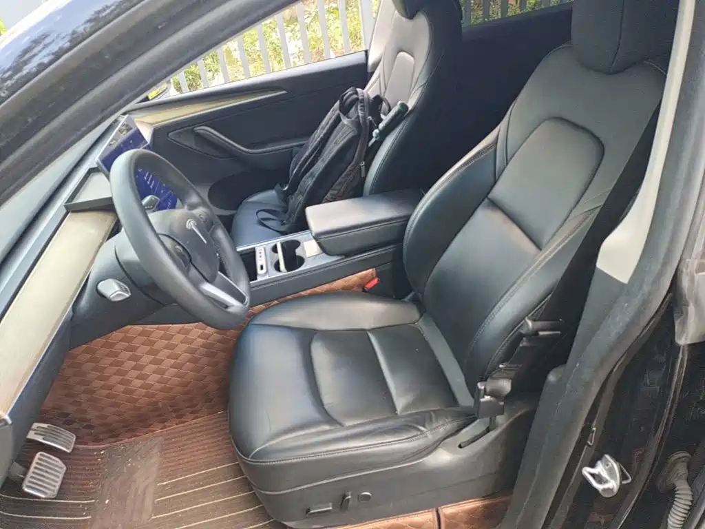 Tesla Model Y — миниатюра 15