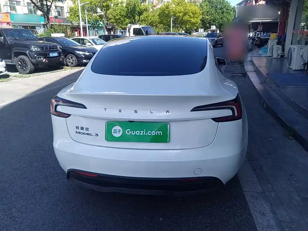 Tesla Model 3 — миниатюра 6