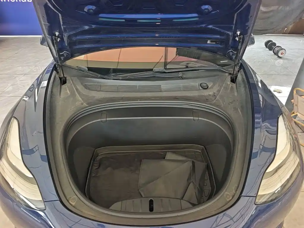 Tesla Model 3 — миниатюра 20