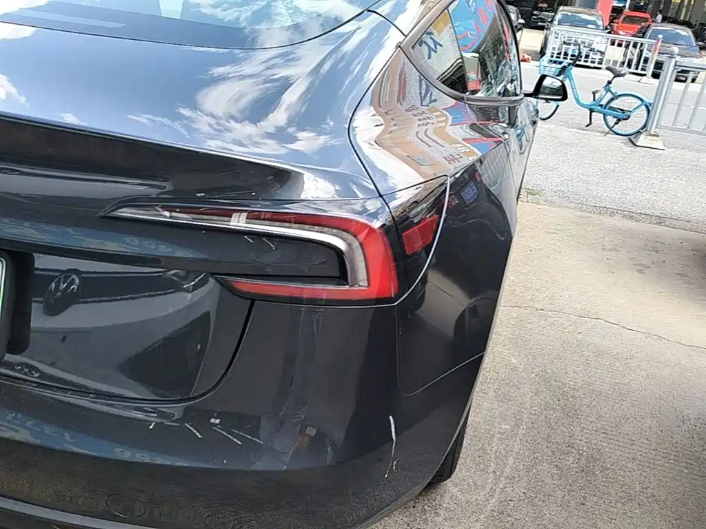 Tesla Model 3 — миниатюра 8