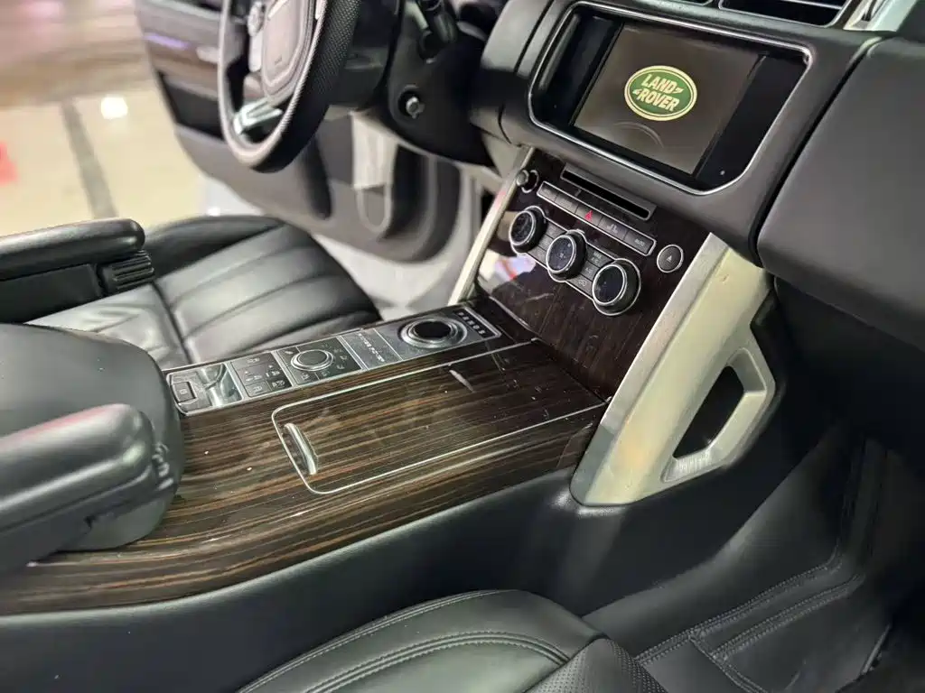 Land Rover Range Rover — миниатюра 18