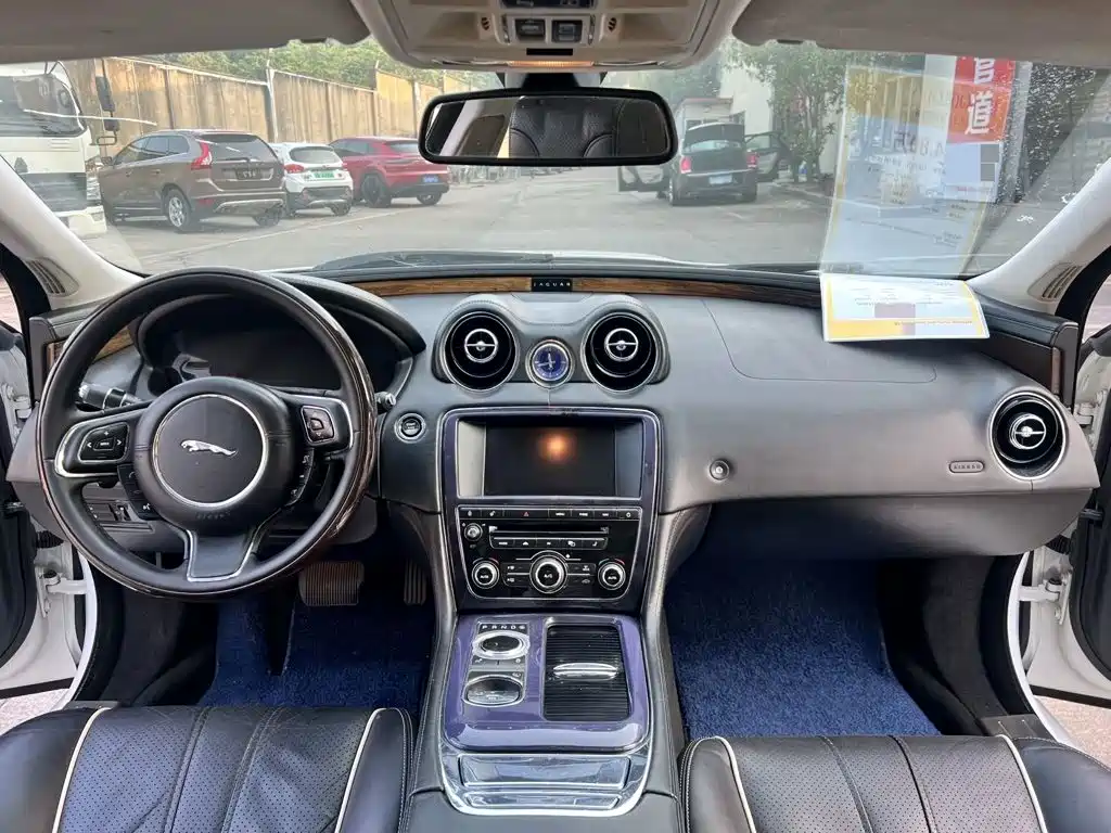 Jaguar XJ — миниатюра 15