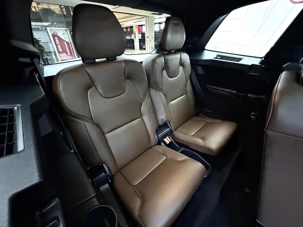 Volvo XC90 — миниатюра 19