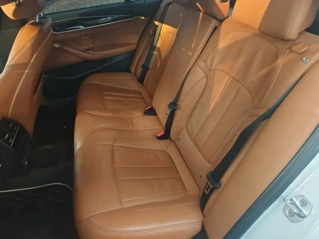 BMW 5 Series — миниатюра 15