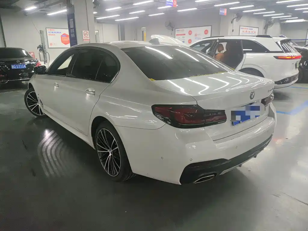 BMW 5 Series — миниатюра 6