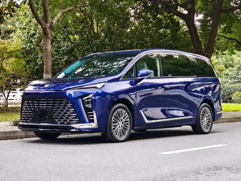 Buick GL8 Hybrid 2025