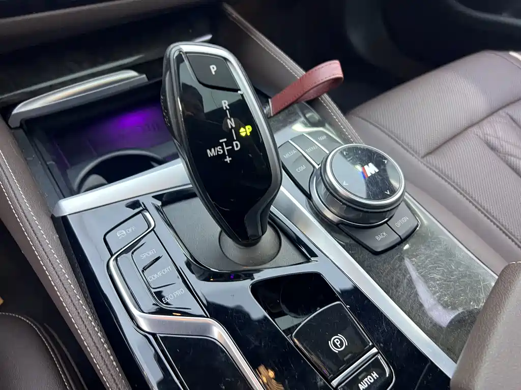 BMW 5 Series — миниатюра 8