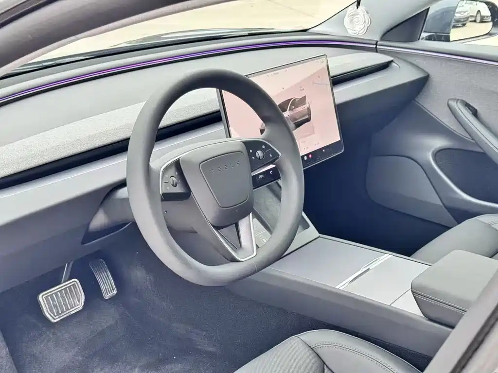 Tesla Model 3 — миниатюра 12