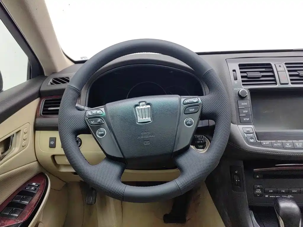 Toyota Crown — миниатюра 11