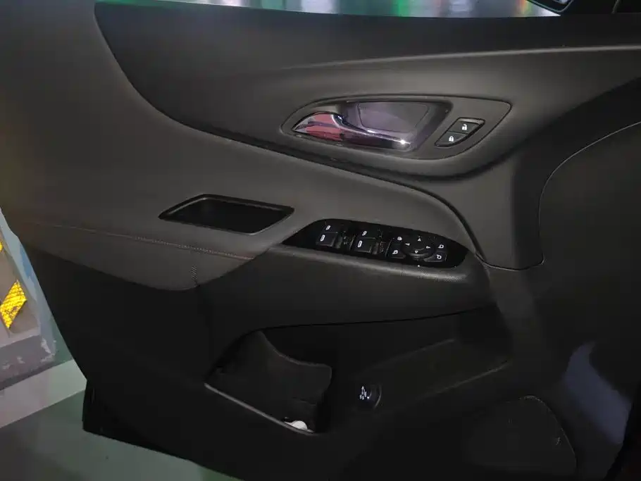 Chevrolet Equinox — миниатюра 7