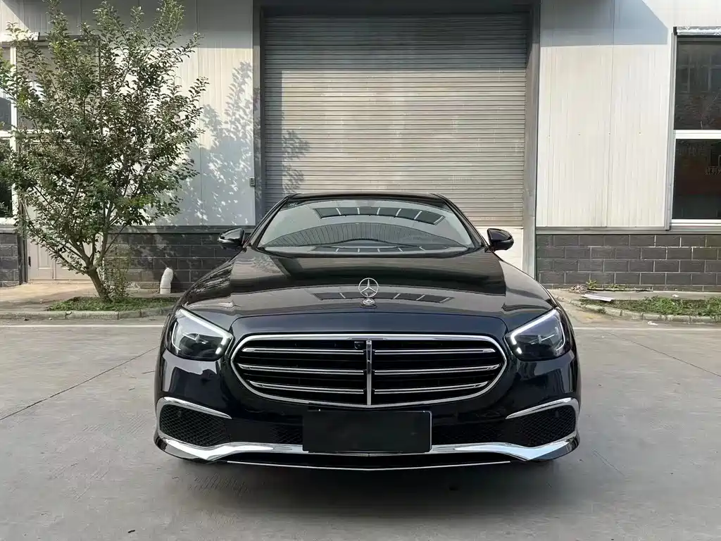 Mercedes-Benz E-Class — миниатюра 2