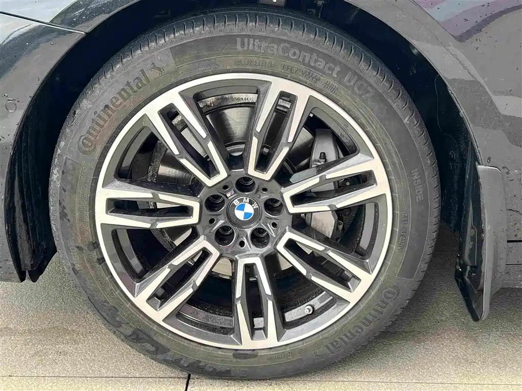 BMW 5 Series — миниатюра 5