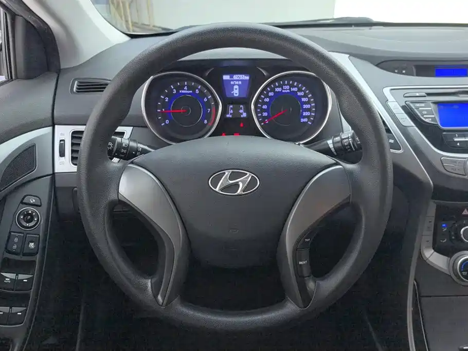 Hyundai Elantra Langdong — миниатюра 15